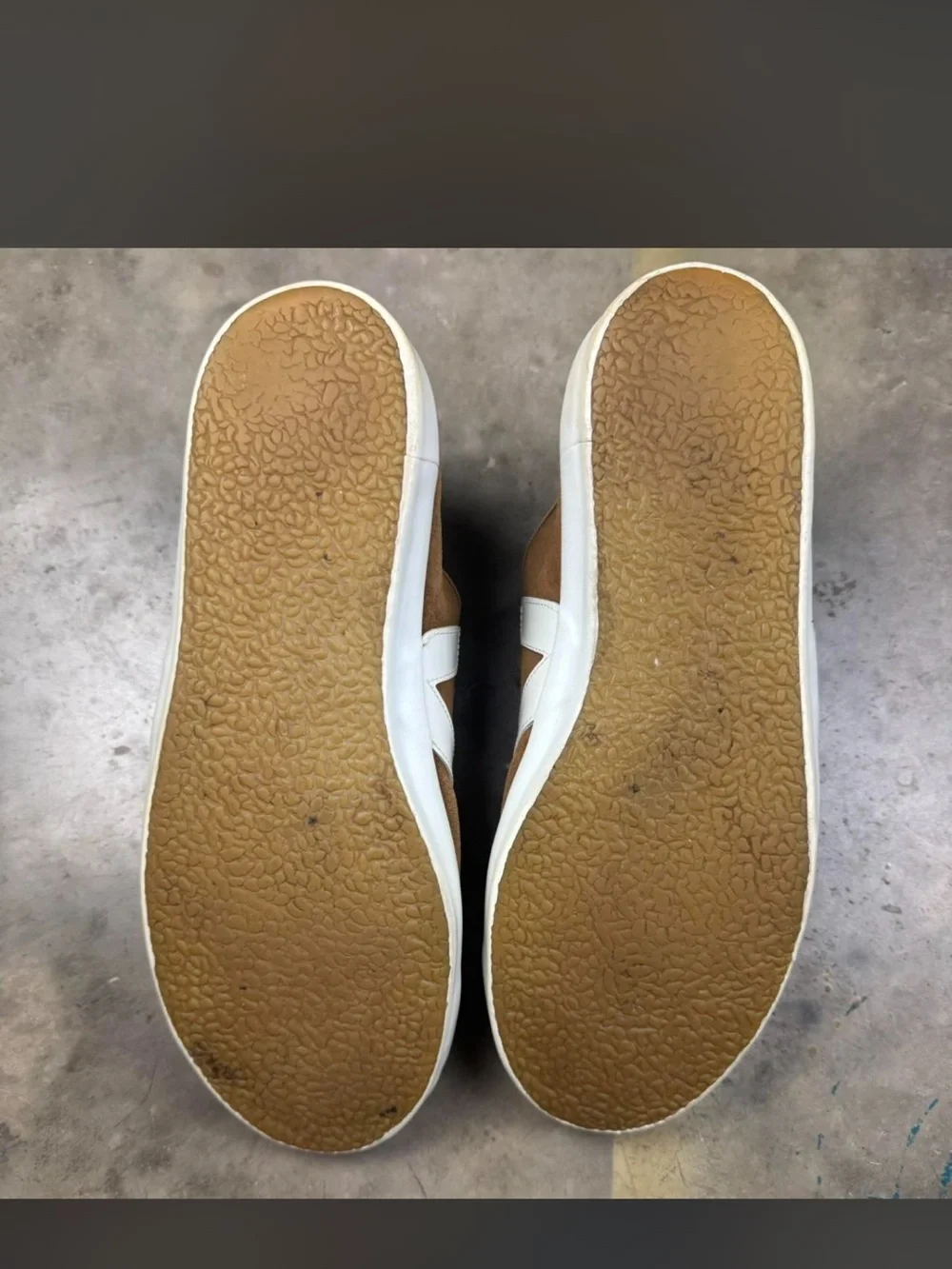 Veja brown suede